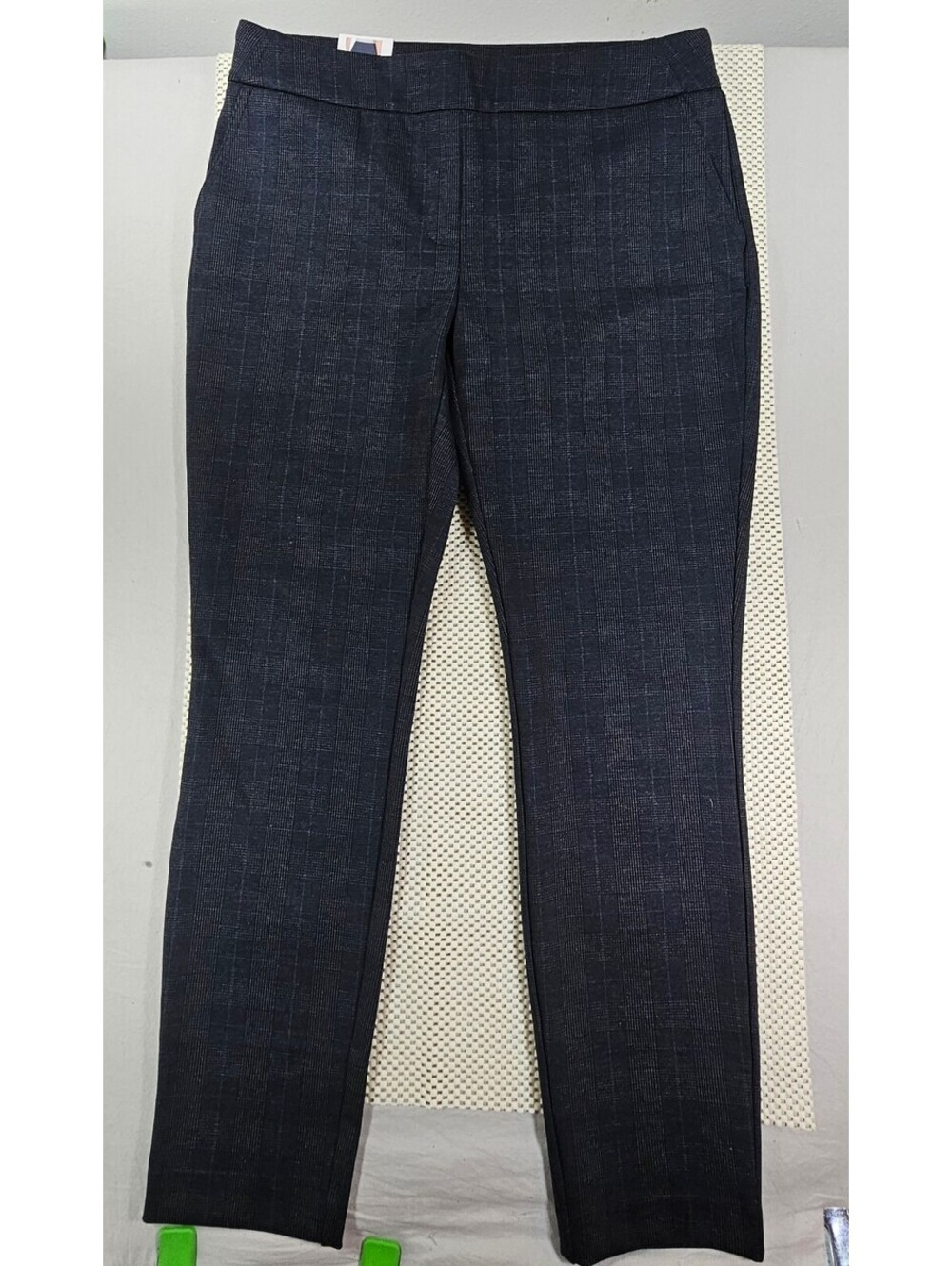 Dalia Women's Plaid Stretch Pants Navy. Size Large